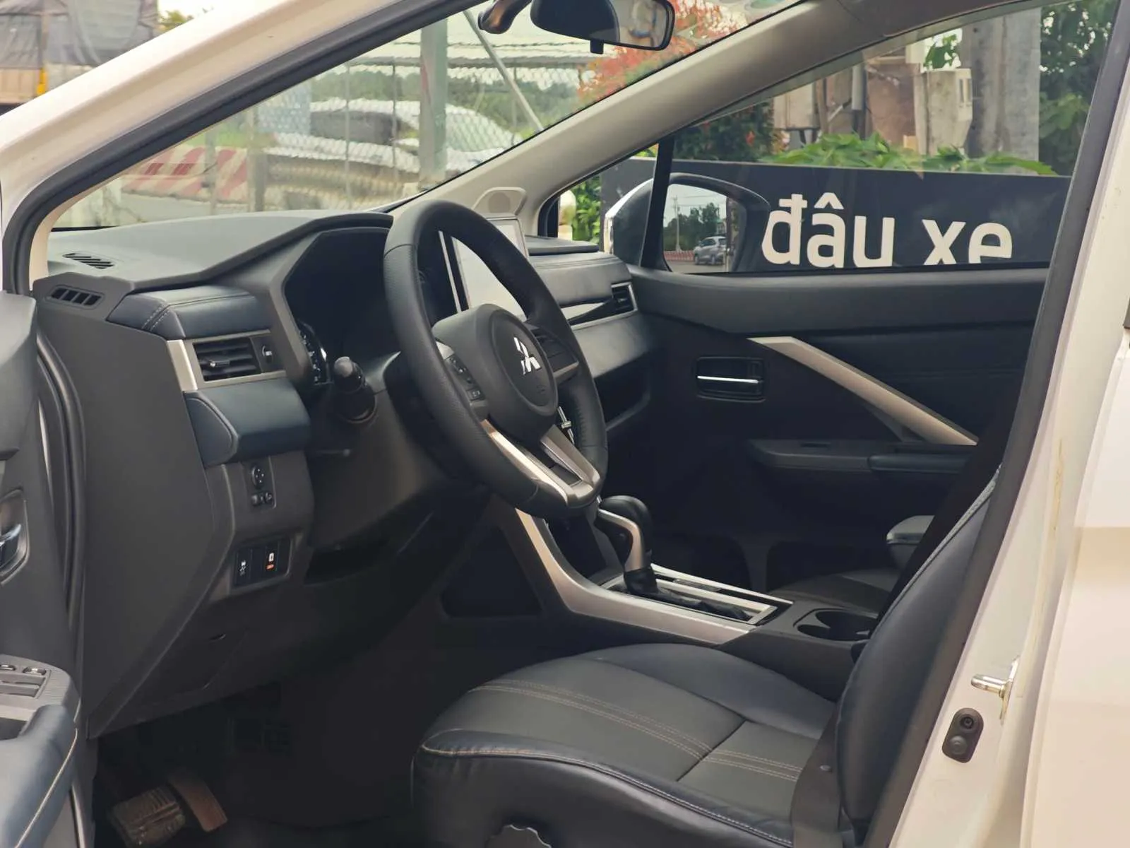 XPANDER CROSS 2022 TRẮNG